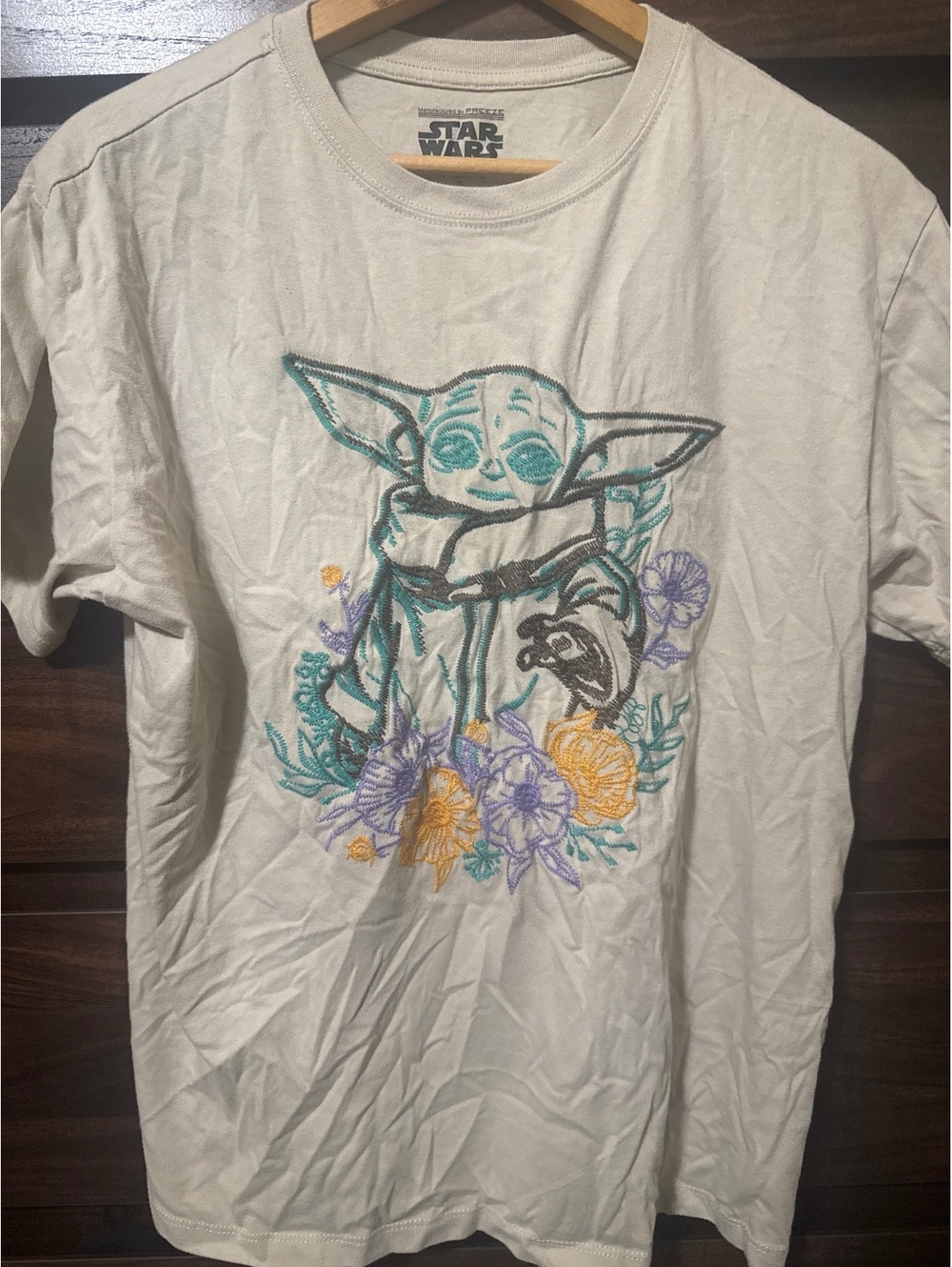 Star Wars The Mandalorian Baby Yoda XL T-Shirt Embroidered Floral Design